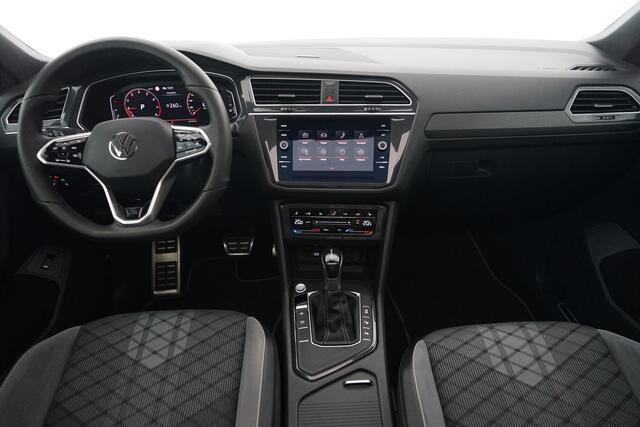 Volkswagen TIGUAN 1.5 TSI R-Line Black Style | Pano | Trekhaak