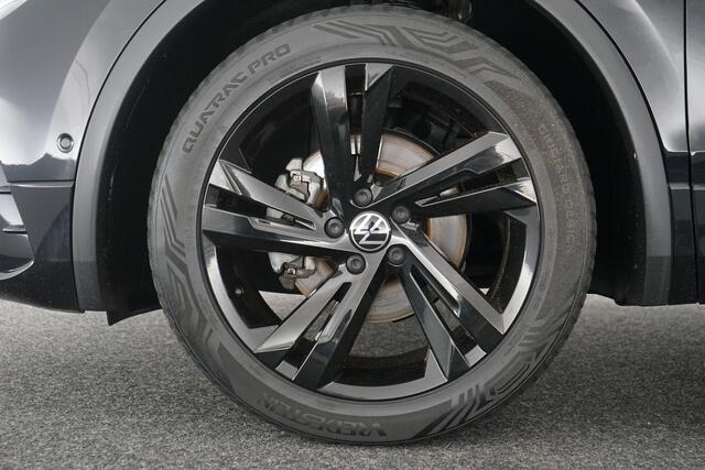 Volkswagen TIGUAN 1.5 TSI R-Line Black Style | Pano | Trekhaak