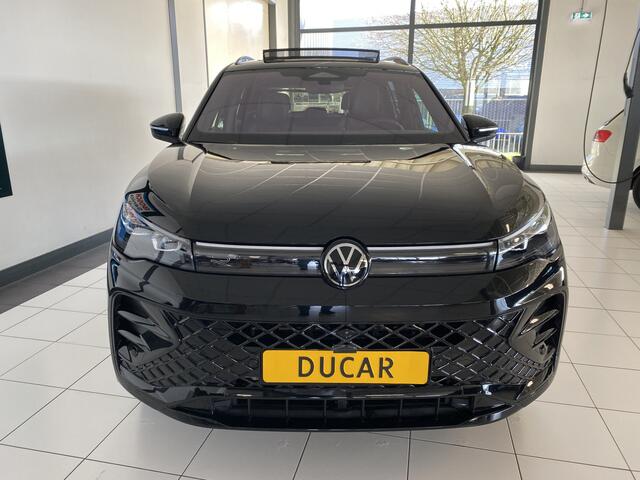 Volkswagen TIGUAN 1.5 eHybrid R-Line Edition 272 PK Full Option, Panoramadak , Headup , Trekhaak, Leer , Massage stoelen