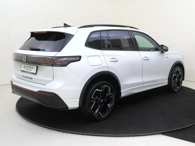 Volkswagen TIGUAN 1.5 eHybrid R-Line Edition | SoH 100% | Panoramadak | Trekhaak | Lederen bekleding 'Varenna' | 360 camera | Black style | Harman/kardon | Adaptieve demping |