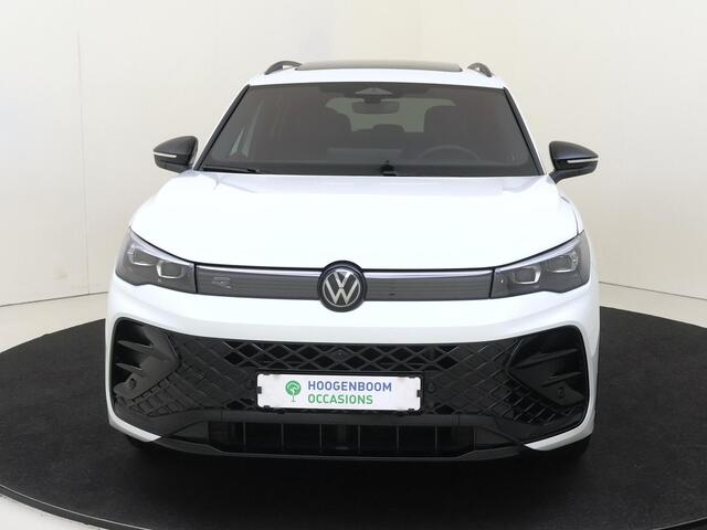 Volkswagen TIGUAN 1.5 eHybrid R-Line Edition | SoH 100% | Panoramadak | Trekhaak | Lederen bekleding 'Varenna' | 360 camera | Black style | Harman/kardon | Adaptieve demping |