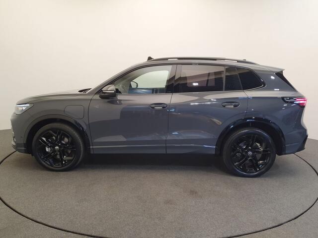 Volkswagen TIGUAN 1.5 eHybrid 272pk DSG/AUT R-Line Wegklapbare trekhaak, Panoramadak, Harman/Kardon, Leder
