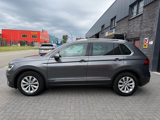 Volkswagen TIGUAN 1.4 TSI ACT Connected Series | 1E EIGENAAR | 12MND GARANTIE | AUTOMAAT | ACC | PANO | TREKHAAK | DAB | CARPLAY | NAVI | STOELVERW |
