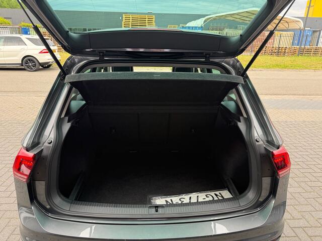Volkswagen TIGUAN 1.4 TSI ACT Connected Series | 1E EIGENAAR | 12MND GARANTIE | AUTOMAAT | ACC | PANO | TREKHAAK | DAB | CARPLAY | NAVI | STOELVERW |