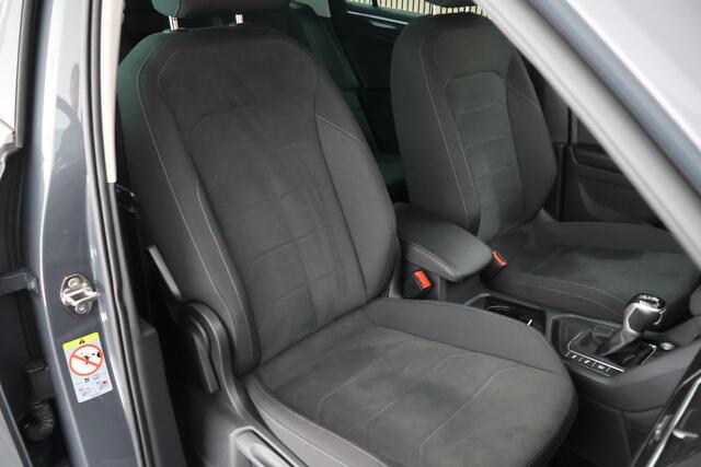 Volkswagen TIGUAN 1.5 TSI 150pk DSG Elegance Trekhaak Camera Stoelverwarming Navigatie Keyless Stoelverwarming IQ.Light