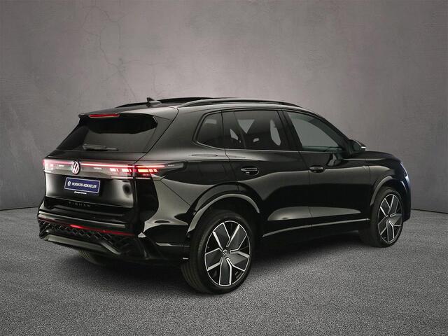 Volkswagen TIGUAN R-Line Edition 1.5 TSI eHybrid 272pk DSG Automaat Trekhaak, Panoramadak, Black Style, Adaptive cruise control, LED matrix koplampen, Head up display