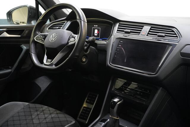 Volkswagen TIGUAN 1.5 TSI 150pk R-Line | Carplay | Sfeerverlichting | Blind-Spot | Zwart optiek | Adaptive cruise
