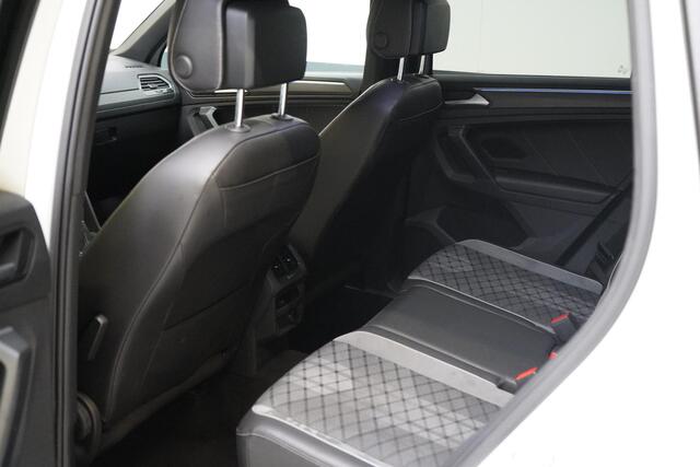 Volkswagen TIGUAN 1.5 TSI 150pk R-Line | Carplay | Sfeerverlichting | Blind-Spot | Zwart optiek | Adaptive cruise