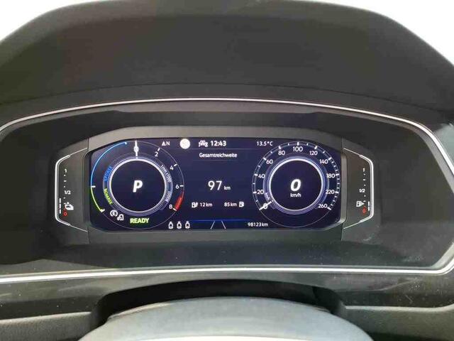 Volkswagen TIGUAN 1.4 TSI eHybrid 245pk PHEV Life / Trekhaak 1800kg / Navigatie / Massage