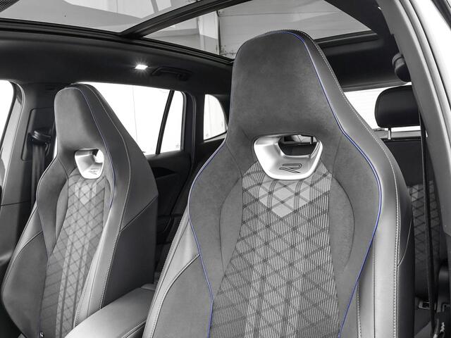 Volkswagen TIGUAN 1.5 eHybrid 272pk DSG R-Line Edition · Panoramadak · Inklap. Trekhaak · 360 Camera · Matrix LED · Massagefunctie · Keyless · Garantie t/m 27-10-2029 of 100.000km