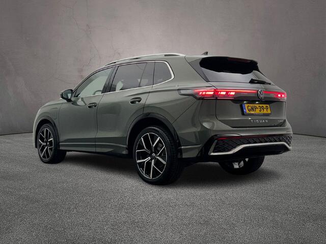 Volkswagen TIGUAN R-Line Business 1.5 TSI eHybrid 204pk DSG Automaat Trekhaak, Panoramadak, Adaptive cruise control, Navigatie, Harman Kardon audio