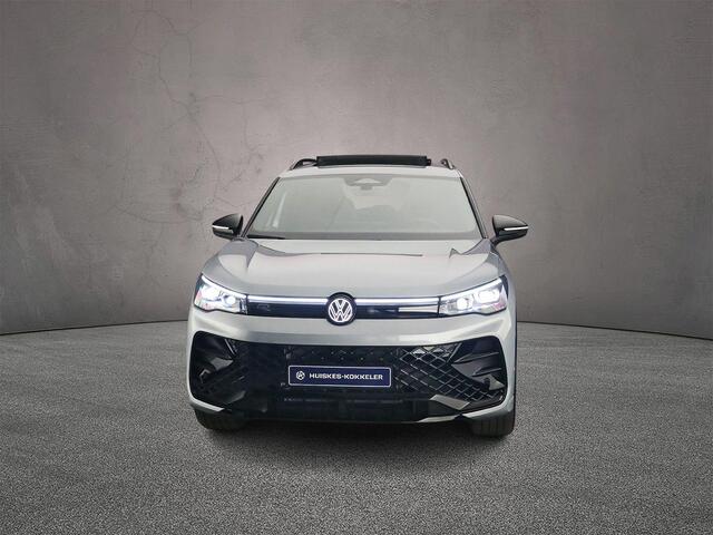 Volkswagen TIGUAN R-Line Edition 1.5 TSI eHybrid 272pk DSG Automaat Trekhaak, Black Style, Panoramadak, Adaptive cruise control, 360 camera, Navigatie