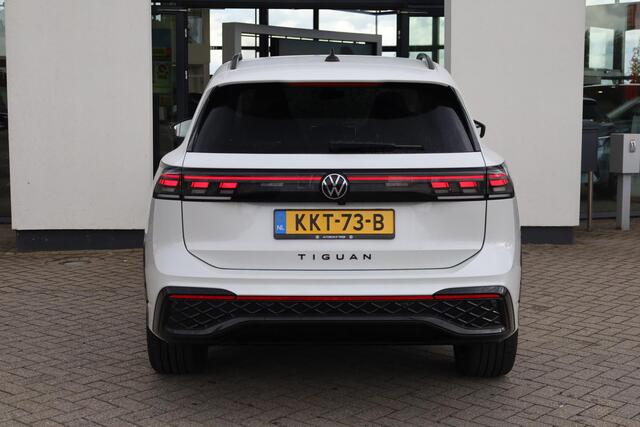Volkswagen TIGUAN 1.5 eHybrid R-Line Edition 60 mnd 100.000 km garantie Black style wegklapbare trekhaak LED matrix 4 x stoelverwarming voorruit- en stuurwielverwarming park assist pro IQ drive key less elektrische achterklep dynamische richtingaanwijzers privacy glas extr