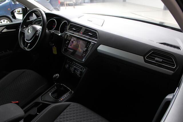 Volkswagen TIGUAN 1.5 TSI Comfortline Business Trekhaak | Navigatie | Parkeercamera | Lichtmetalen Velgen