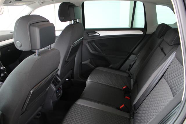 Volkswagen TIGUAN 1.5 TSI Comfortline Business Trekhaak | Navigatie | Parkeercamera | Lichtmetalen Velgen