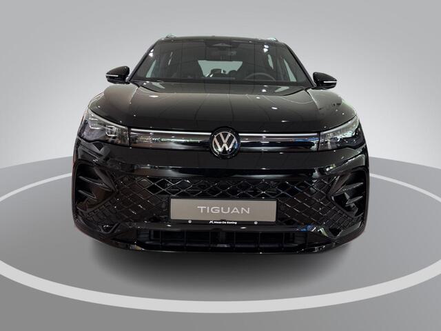 Volkswagen TIGUAN R-Line 1.5 eHybrid 204 PK 6 versn. DSG · Voorstoelen verwarmbaar · Sfeerverlichting · Trekhaak inklapbaar, met elektrische ontgrendeling, incl. aanhangermanoeuvreerhulp Trailer Assist ·
