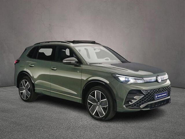 Volkswagen TIGUAN R-Line Edition 1.5 TSI eHybrid 272pk DSG Automaat Trekhaak, Black Style, Adaptive cruise control, Panoramadak, LED matrix koplampen, 360 camera