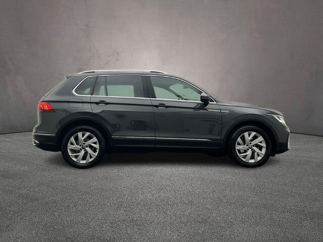 Volkswagen TIGUAN Elegance 1.5 TSI 150pk DSG Automaat Trekhaak, Panoramadak, Adaptive cruise control, Elektrische achterklep, LED matrix koplampen, Achteruitrijcamera