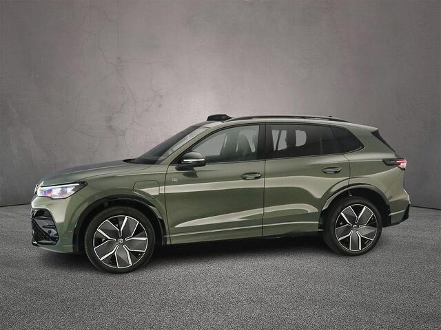 Volkswagen TIGUAN R-Line Edition 1.5 TSI eHybrid 272pk DSG Automaat Trekhaak, Black Style, Navigatie, Panoramadak, Adaptive cruise control, 360 camera, Elektrische achterklep
