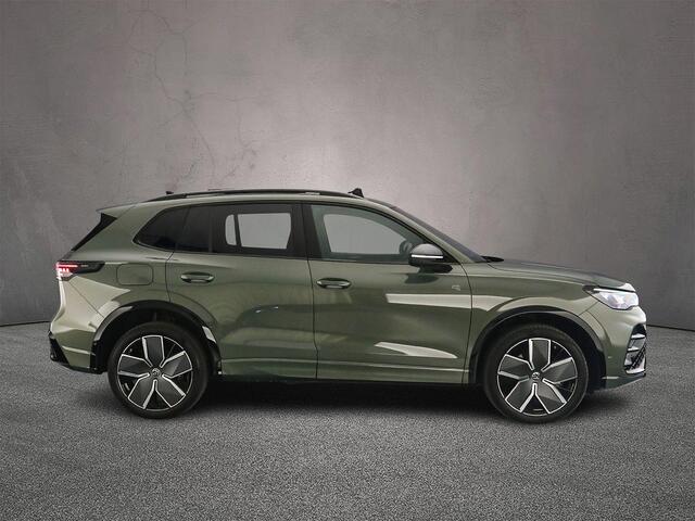 Volkswagen TIGUAN R-Line Edition 1.5 TSI eHybrid 272pk DSG Automaat Trekhaak, Black Style, Navigatie, Panoramadak, Adaptive cruise control, 360 camera, Elektrische achterklep