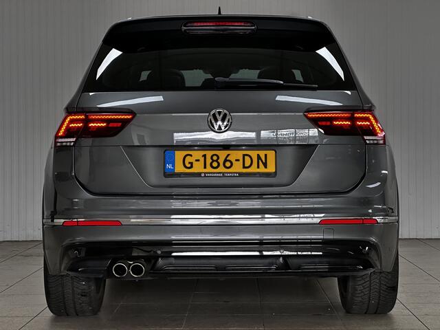 Volkswagen TIGUAN 1.5 TSI ACT R-Line/ Virtual Dashb./ Panorma-Dak/ 19'' LMV/ LED Koplampen/ Keyless/ Apple + Android/ Zwarte-Hemel/ Lane-Assist./ Camera/ PDC V+A/ Sfeerverlichting/ Stoelverw./ Extra getint glas.