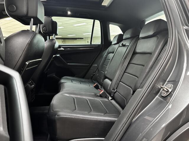 Volkswagen TIGUAN 1.5 TSI ACT R-Line/ Virtual Dashb./ Panorma-Dak/ 19'' LMV/ LED Koplampen/ Keyless/ Apple + Android/ Zwarte-Hemel/ Lane-Assist./ Camera/ PDC V+A/ Sfeerverlichting/ Stoelverw./ Extra getint glas.