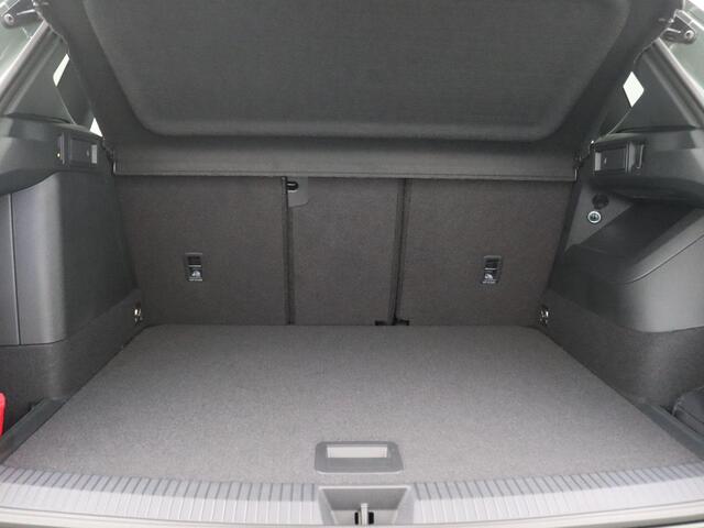 Volkswagen TIGUAN 1.5 eHybrid R-Line Edition 272PK DSG Pano-Schuifdak, Black Style, Trekhaak, 20" LM Velgen, Head-Up Display, Matrix LED-Verlichting, 360gr. Camera, Navi, Elektr. Achterklep