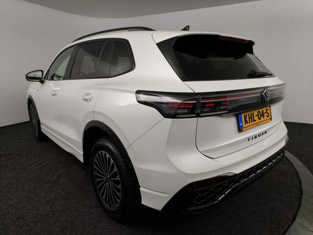 Volkswagen TIGUAN 1.5 eHybrid R-Line Edition | Full Options | Winterset op LM Velg aanwezig |