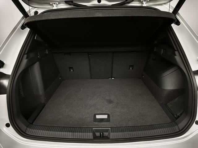 Volkswagen TIGUAN 1.5 eHybrid R-Line Edition | Full Options | Winterset op LM Velg aanwezig |