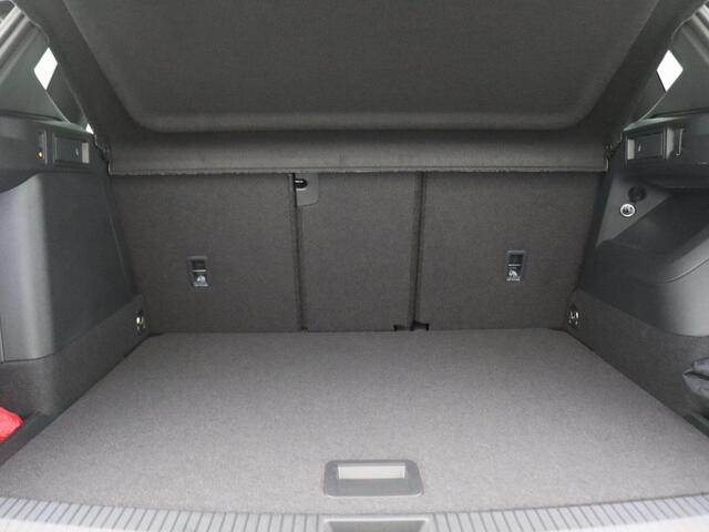 Volkswagen TIGUAN 1.5 eHybrid Life Edition 204PK DSG Panoramadak, Trekhaak, 360gr. Camera, Zwarte hemelbekleding, 18" LM Velgen, Navi via Apple Carplay/Android Auto, Keyless, Elektr. Achterklep, Side Assist