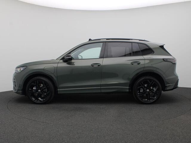Volkswagen TIGUAN 1.5 eHybrid R-Line Edition 272PK DSG Pano-Schuifdak, Black Style, Trekhaak, 20" LM Velgen, Leder, Memorystoel, Head-Up Display, Matrix LED-Verlichting, 360gr. Camera, Navi, Elektr. Achterklep