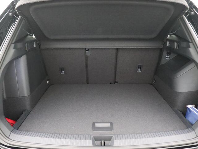 Volkswagen TIGUAN 1.5 eHybrid R-Line Edition 272PK DSG Panoramadak, Trekhaak, Leder, Memorystoelen, Achteruitrijcamera, Keyless, Navi via Apple Carplay/Android Auto, Side Assist, Black Style, 20" LM Velgen, Matrix LED-Verlichting