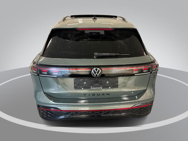 Volkswagen TIGUAN 1.5 eHybrid 204pk R-Line Edition · Panoramadak · Inklap. Trekhaak · 360 Camera · Leder Varenna · Matrix LED · Elek. Stoelen + Geheugen & Massage · Garantie t/m 07-08-2030 of 100.000km