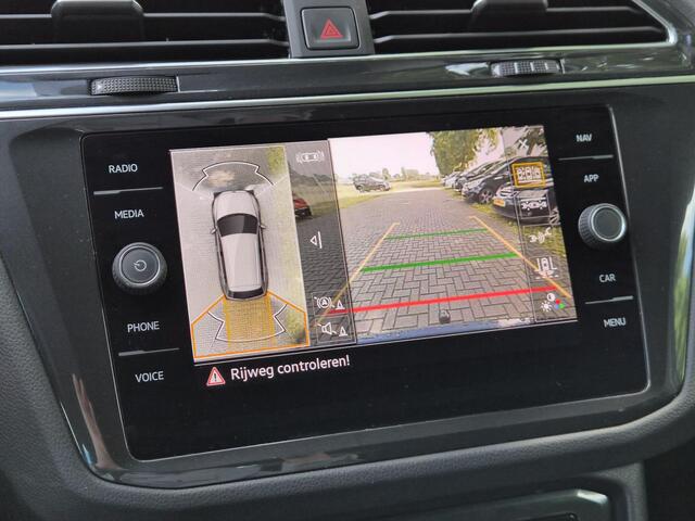 Volkswagen TIGUAN 1.4 TSI eHybrid R-Line Business+ / Elektrische trekhaak / Trekgewicht 1.800 kg / Rondomzicht camera / Stuur- & Stoelverwarming / Elektrische achterklep / Voorstoelen met massage functie / Draadloze telefoon lader /