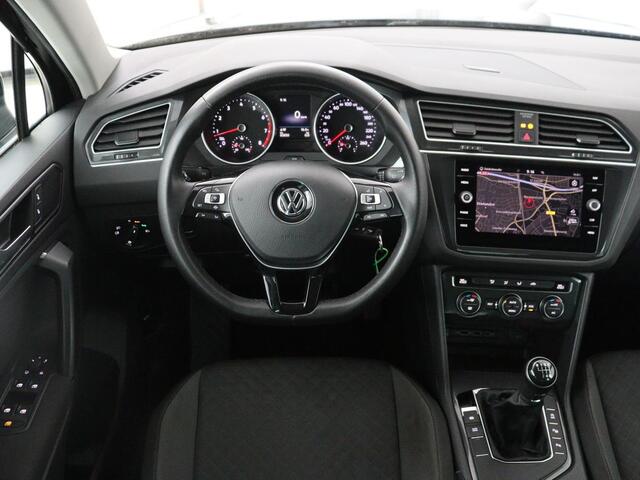 Volkswagen TIGUAN 1.5 TSI Comfortline | 1e eigenaar | Trekhaak | Carplay | Camera | Navigatie | Park Assist | Adaptive Cruise | Climate Control | Bluetooth | DAB | 83.800km NAP