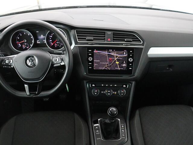 Volkswagen TIGUAN 1.5 TSI Comfortline | 1e eigenaar | Trekhaak | Carplay | Camera | Navigatie | Park Assist | Adaptive Cruise | Climate Control | Bluetooth | DAB | 83.800km NAP
