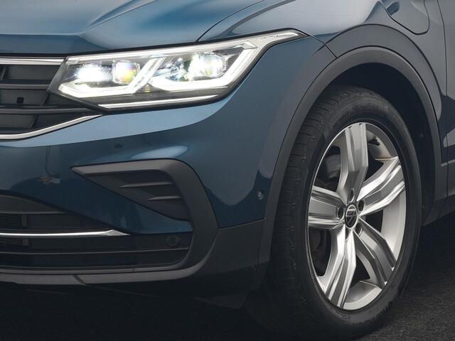 Volkswagen TIGUAN 1.4 TSI eHybrid Active PHEV 245pk Dealer O.H. | Trekhaak Af Fabriek | Adaptive Cruise | Head Up | IQ Light | Keyless | Blis | Sportstoelen & Stuur Verwarmd | Sfeerverlichting | Apple Carplay | Navigate | DAB | 19"L.M | Plug In Hybrid |