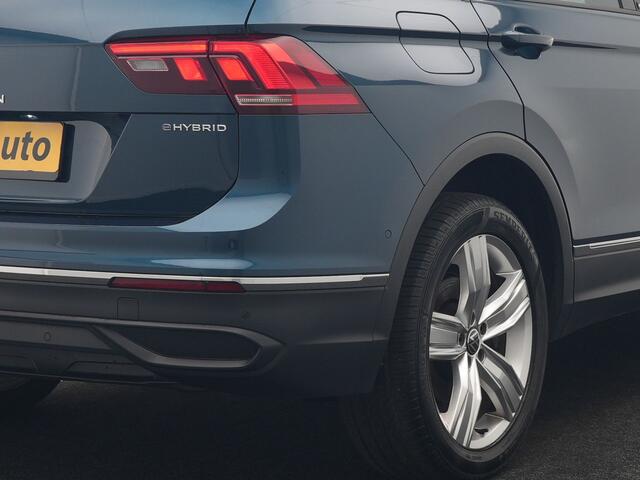 Volkswagen TIGUAN 1.4 TSI eHybrid Active PHEV 245pk Dealer O.H. | Trekhaak Af Fabriek | Adaptive Cruise | Head Up | IQ Light | Keyless | Blis | Sportstoelen & Stuur Verwarmd | Sfeerverlichting | Apple Carplay | Navigate | DAB | 19"L.M | Plug In Hybrid |