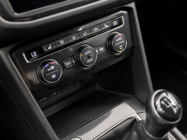 Volkswagen TIGUAN 1.4 TSI Sportline (APPLE CARPLAY, GROOT NAVI, CLIMATE, STOELVERWARMING, SPORTSTOELEN, GETINT GLAS, PARKEERSENSOREN, NIEUWSTAAT)