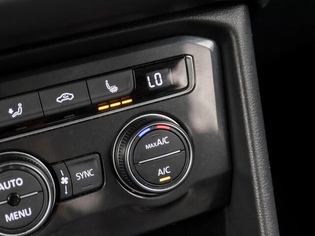 Volkswagen TIGUAN 1.4 TSI Sportline (APPLE CARPLAY, GROOT NAVI, CLIMATE, STOELVERWARMING, SPORTSTOELEN, GETINT GLAS, PARKEERSENSOREN, NIEUWSTAAT)