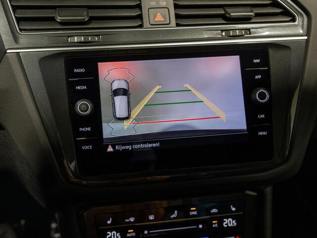 Volkswagen TIGUAN 1.5 TSI 2x R-Line Blackstyle / 150pk / Panorama dak / Stoel en stuurverwarming / Head-up display /