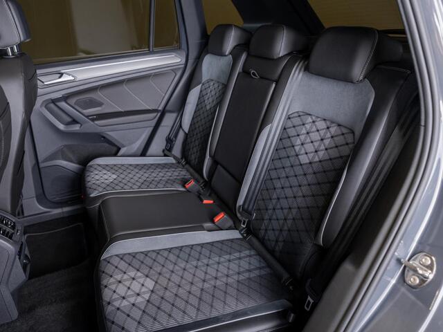 Volkswagen TIGUAN 1.5 TSI 2x R-Line Blackstyle / 150pk / Panorama dak / Stoel en stuurverwarming / Head-up display /