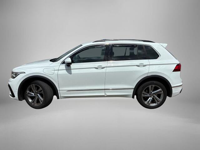 Volkswagen TIGUAN 1.4 TSI eHybrid 245pk DSG R-Line Business+ · Camera · Wegklapbare trekhaak · Apple/Android Car Play · Stoelverwarming · Navigatie · Elektr. achterklep · Garantie t/m 09-01-2027 of 100.000km
