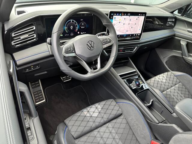 Volkswagen TIGUAN 1.5 eHybrid R-Line | Black line | 360 Camera | 20 Inch | Trekhaak | Dode hoek | IQ light | Elek. klep | Rijklaar incl. garantie
