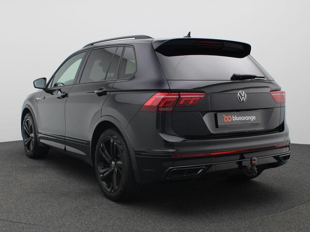 Volkswagen TIGUAN 1.5 TSI R-Line Business+ 150PK DSG Trekhaak, Achteruitrijcamera, Black Style, Voorruitverwarming, Stoel-Stuurverwarming, Side Assist, 19" LM Velgen