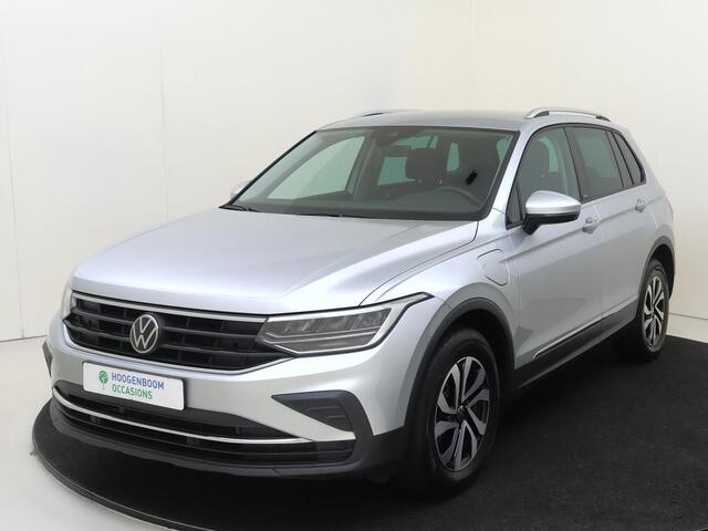Volkswagen TIGUAN 1.4 TSI eHybrid Life Business | SoH 93% | Trekhaak | Adaptieve cruise control | Achteruitrijcamera | Navigatie | Adaptieve cruise control | Stoel- en stuurwielverwarming | 3-zone airco |