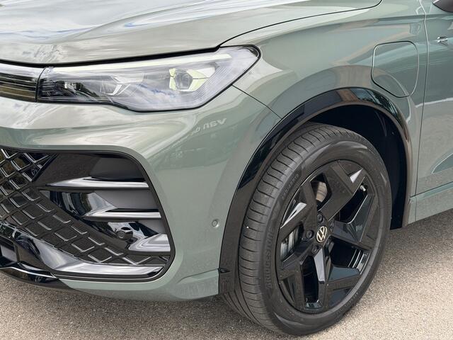 Volkswagen TIGUAN 1.5 eHybrid R-Line | Black line | 360 Camera | Trekhaak | Dode hoek | IQ light | Elek. klep | Rijklaar incl. garantie