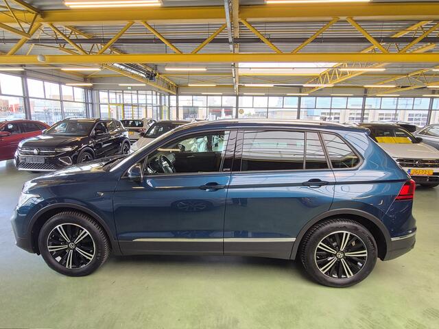 Volkswagen TIGUAN 1.5 TSI Active -150pk- Automaat | Dodehoek Assist | Voorraam-, Stuur- & Stoelverwarming | Rijklaarprijs incl. 1 jaar Bovag garantie