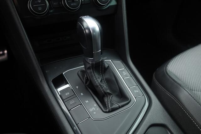 Volkswagen TIGUAN 1.5 TSI ACT R-Line | Rijklaar! | 2x R-Line | Trekhaak | Dig. Cockpit | Adapt. Cruise | Camera+PDC | Stoelverw. | LED | NAV+App.Connect | Elek. Spiegels