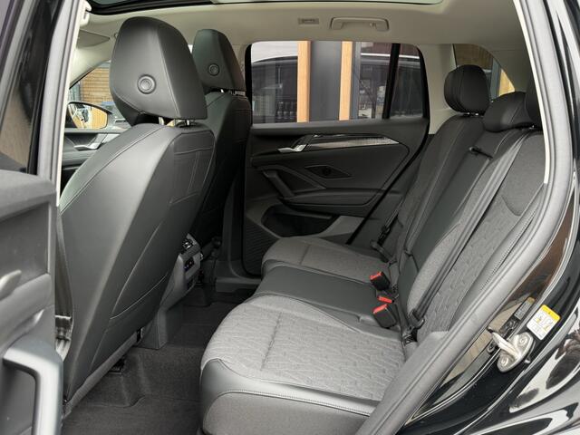 Volkswagen TIGUAN Life 1.5 TSI PHEV DSG 204 Pk | Pano | Trekhaak | 20 inch | Comfo
